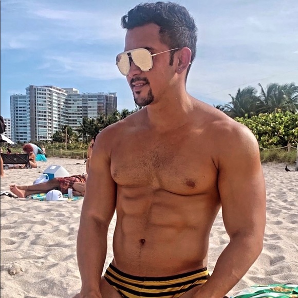 Meet your Posher, Andrés - Picture 5 of 7